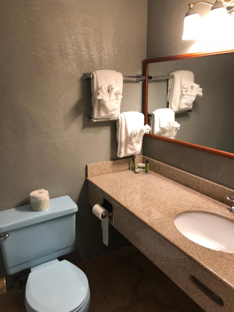 莱瑟姆伊克诺旅店酒店 外观 照片
